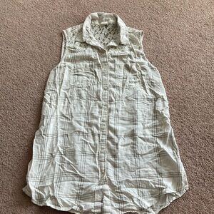 Wild Pearl Sleeveless Lace Button Up Blouse Size S